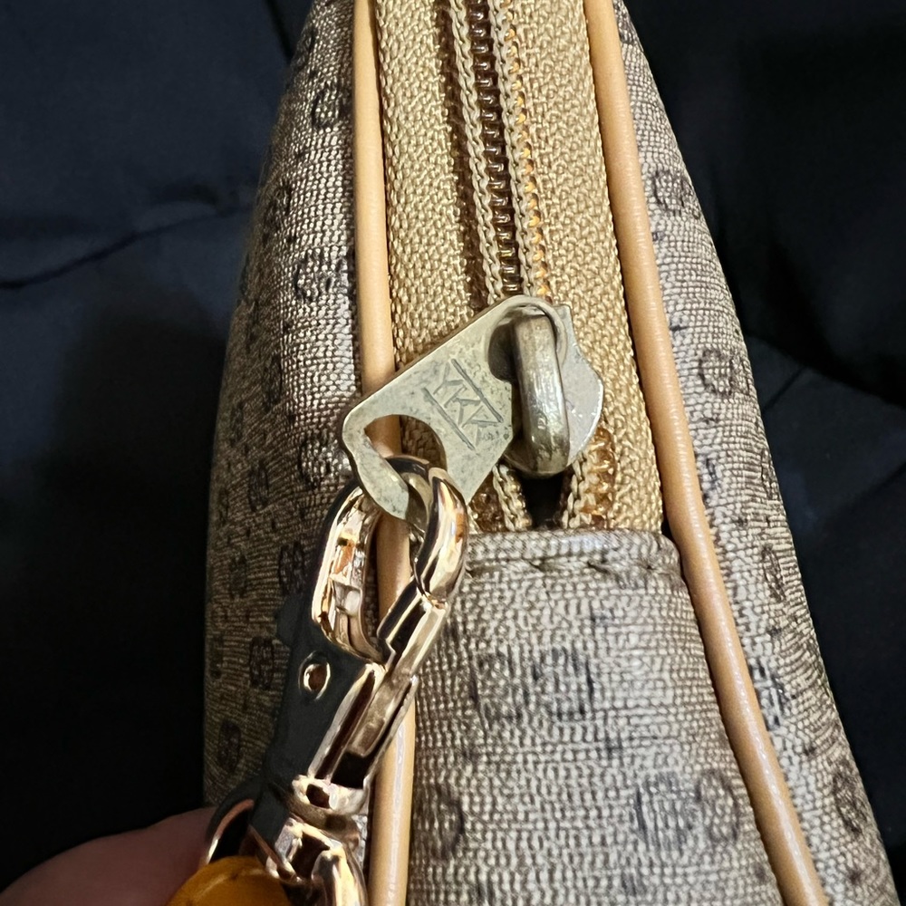 Gucci Beige and Gold Patterned Wristlet - Picture 7 of 8